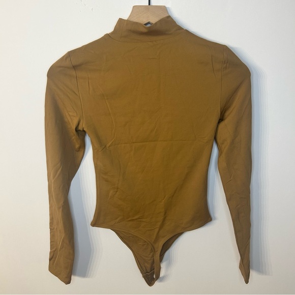 Aritzia Babaton Varo Contour Bodysuit in Camel, Size Small - Picture 11 of 14